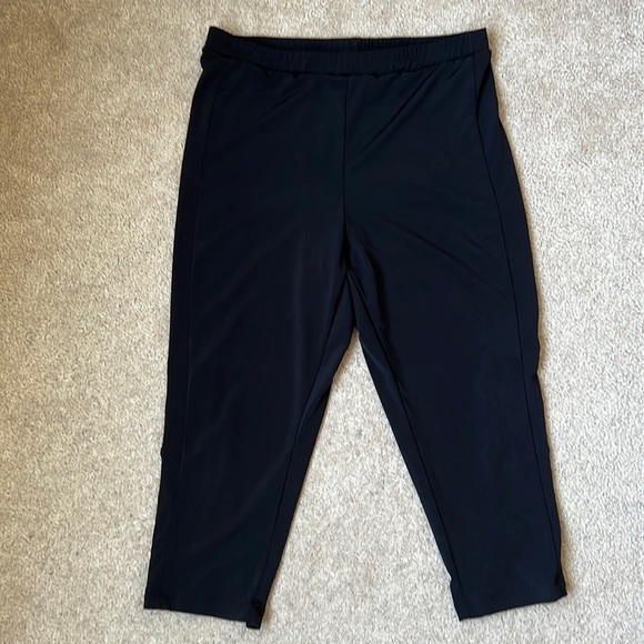 5/$25 Mia More Capri Pants - Picture 1 of 9